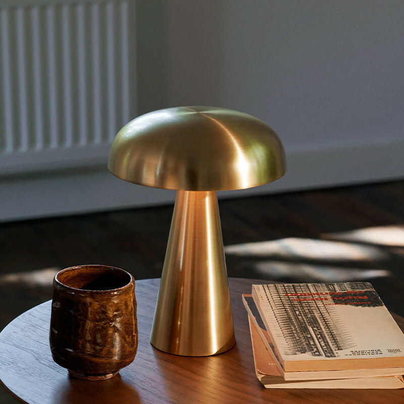 Nova's Table Lamp